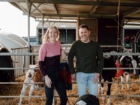 Kalverhouder Jildert wil graag kalveren van fanatieke melkveehoudster Tsjerkje