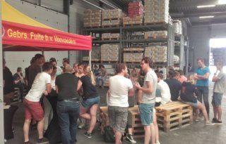 Aeres%2Dstudenten+verdiepen+zich+in+kalverhouderij+bij+Gebr%2E+Fuite