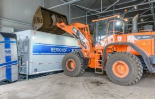 Mestverwerker+Greenferm+in+andere+handen