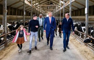 Koning+bezoekt+kalverbedrijf+familie+Van+Dijk